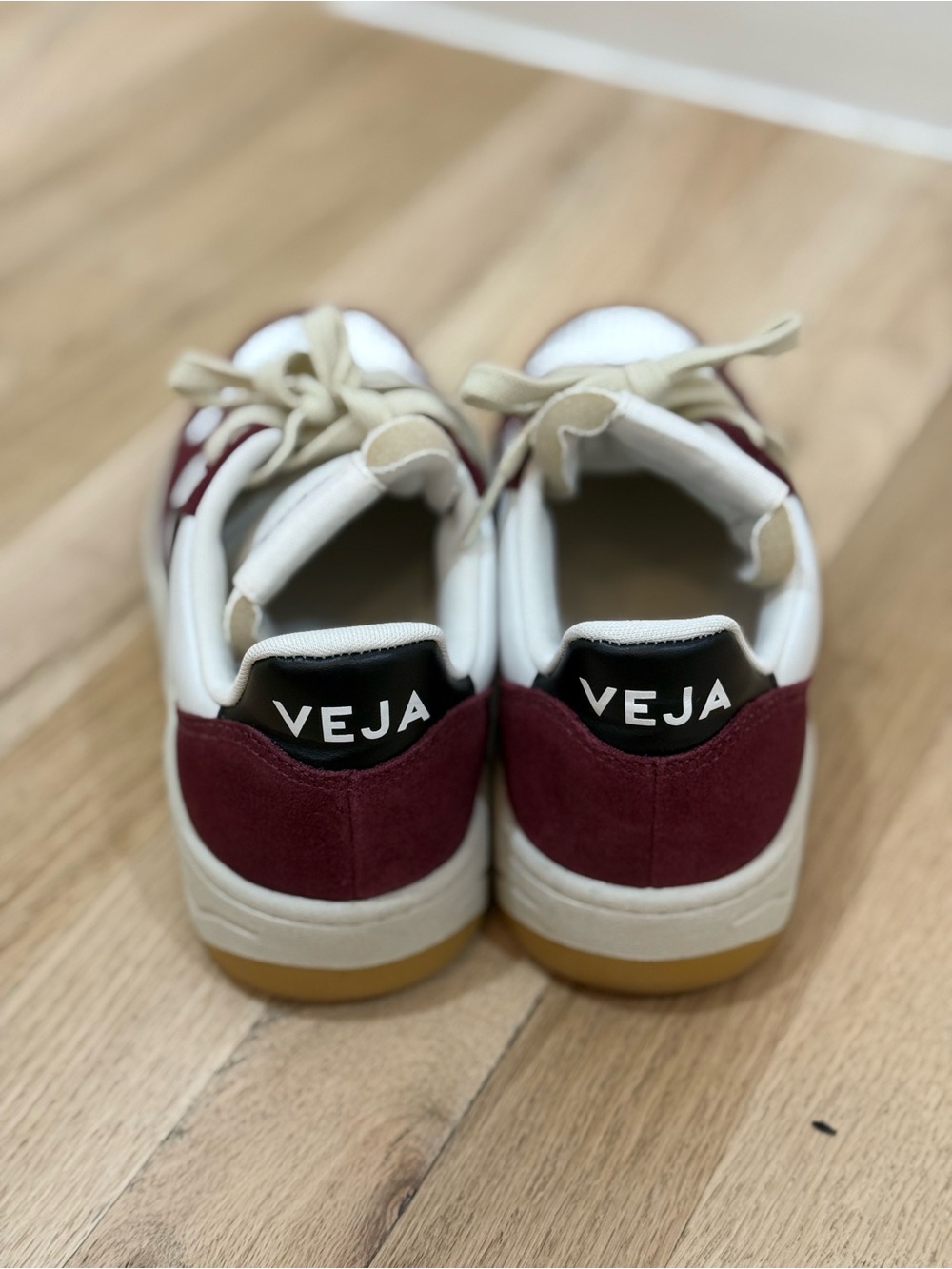 Veja V-10 Sneakers - Picture 5 of 7